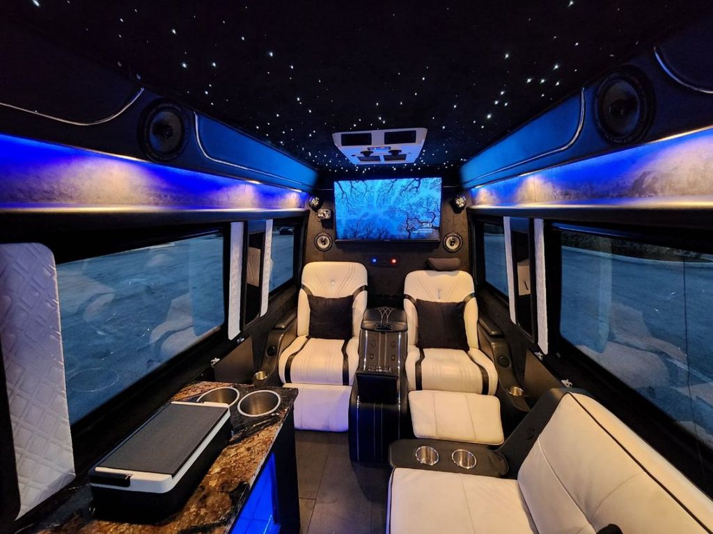 Limo Sprinter Van - Seats 6