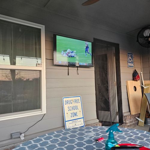 Outdoor TV mount