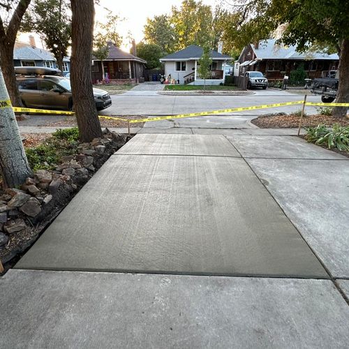 New concrete driveway slabs 