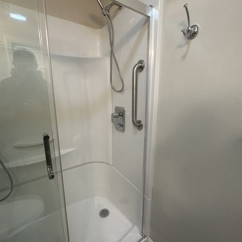 New shower installation with handheld 