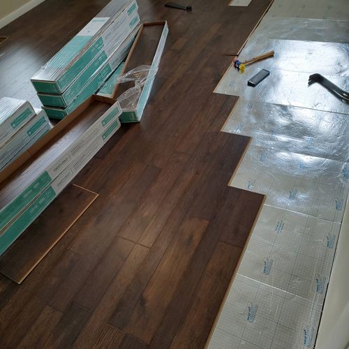 laying laminate flooring