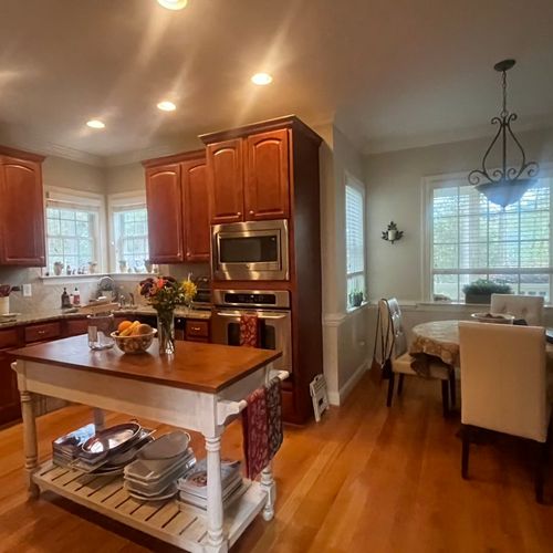 This kitchen is nice and clean