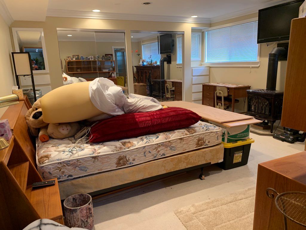EMPTIED this entire room! And got the content to f