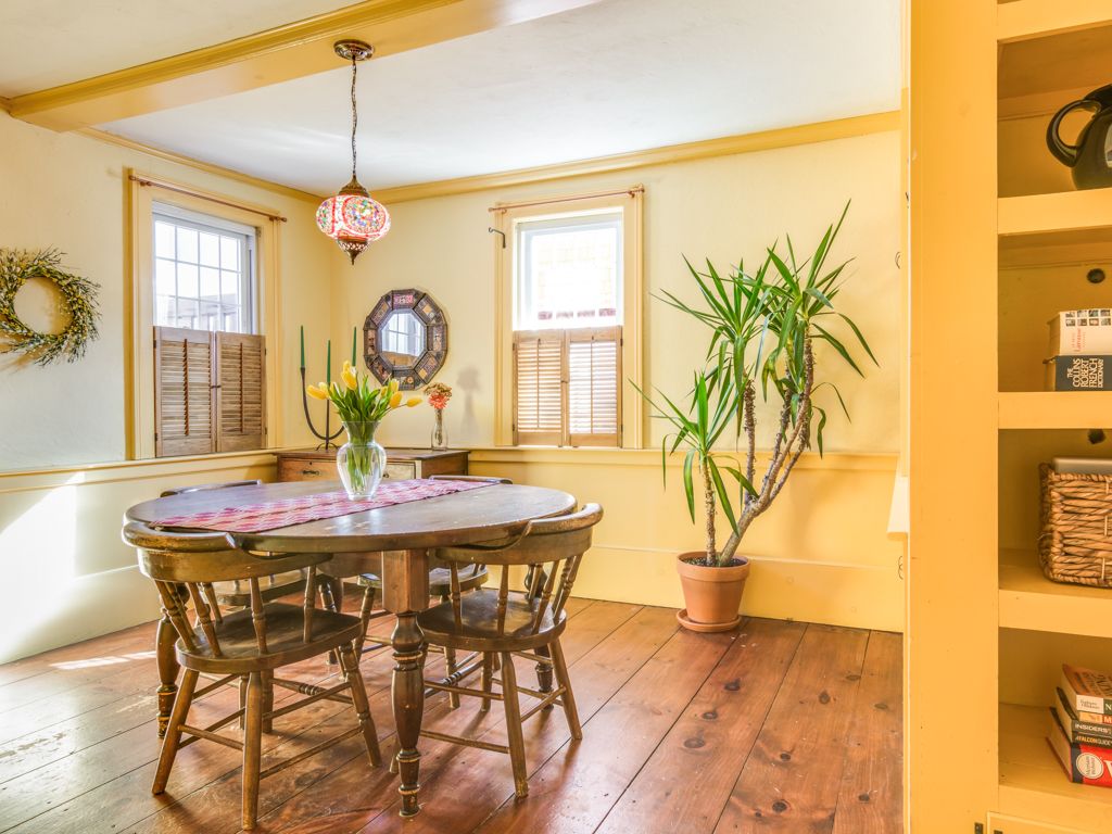 Occupied Home Staging - dining room