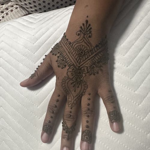 Henna Tattooing