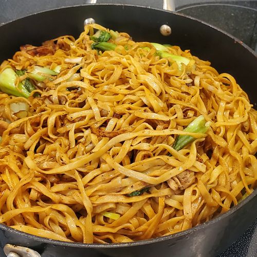 Hong Kong style noodle with Chicken and Veggies