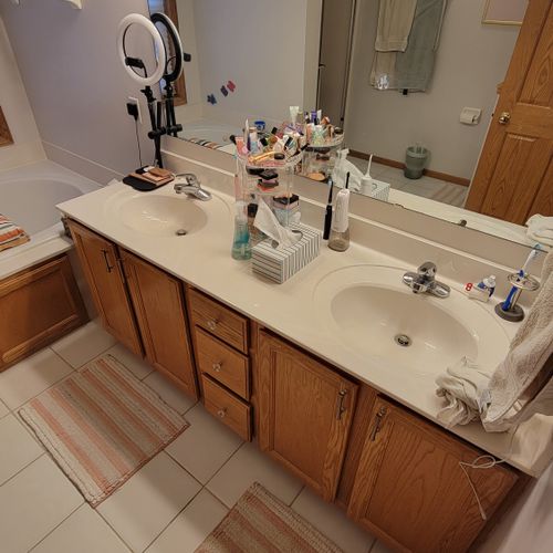 Bathroom Cleaning - We can work around your items!