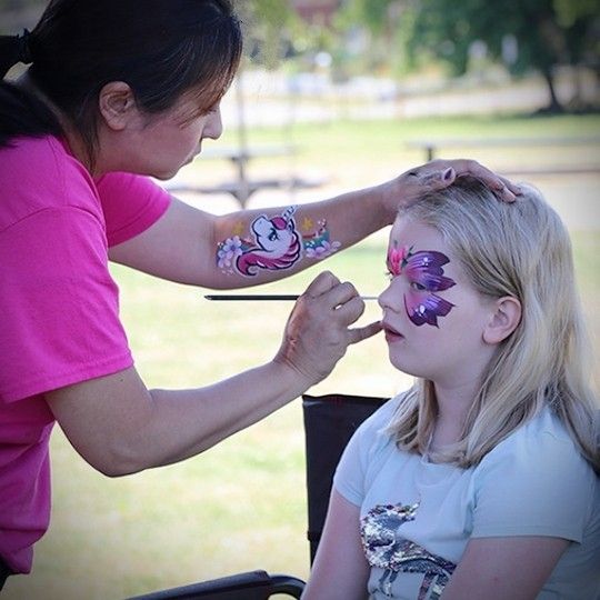 Hoopla Face Painting & Balloons