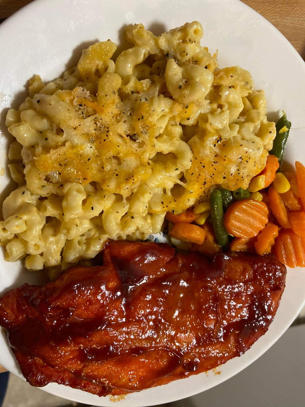 Mac and Cheese, BBQ Chicken Breast and Veggies