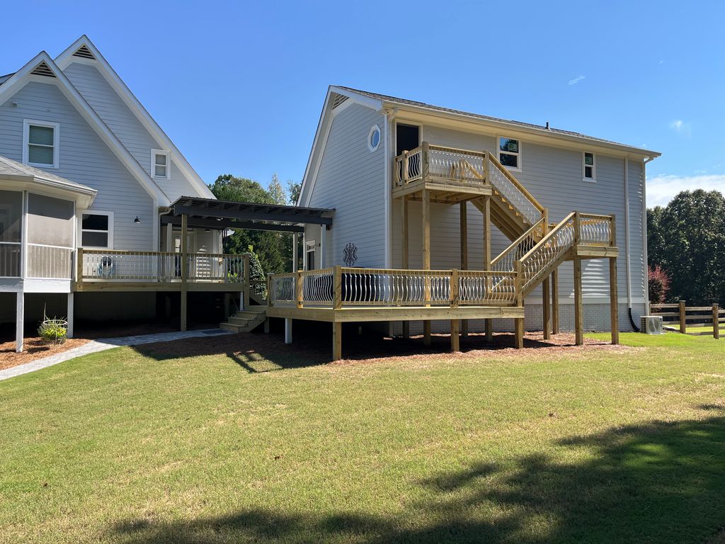 Apartment conversion over garage with new deck & s