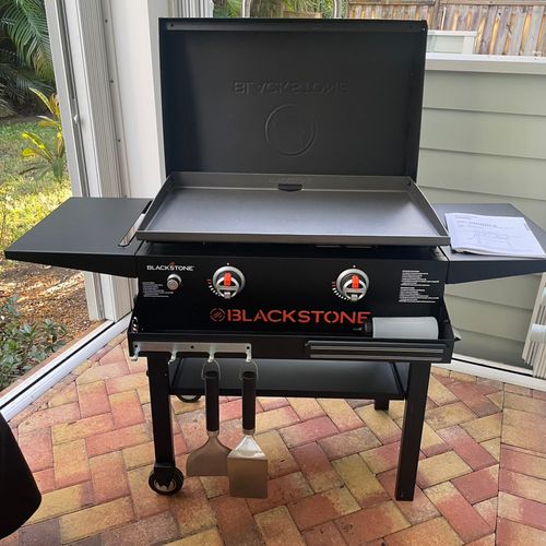 Anthonie assembled a Blackstone flattop grill for 