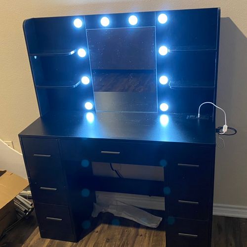 Im new to the app and needed a makeup vanity built