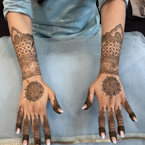 Henna Tattooing