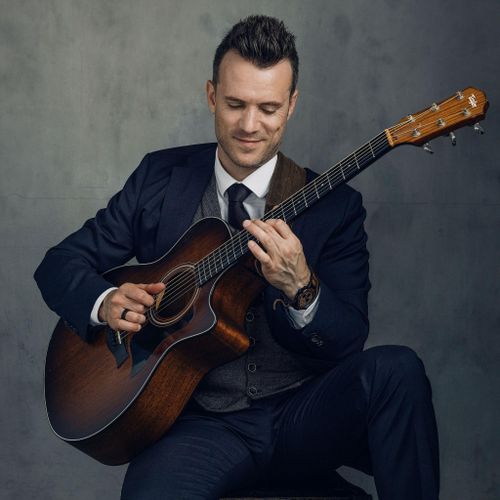 Dylan Galvin | Roaming Guitarist and Singer