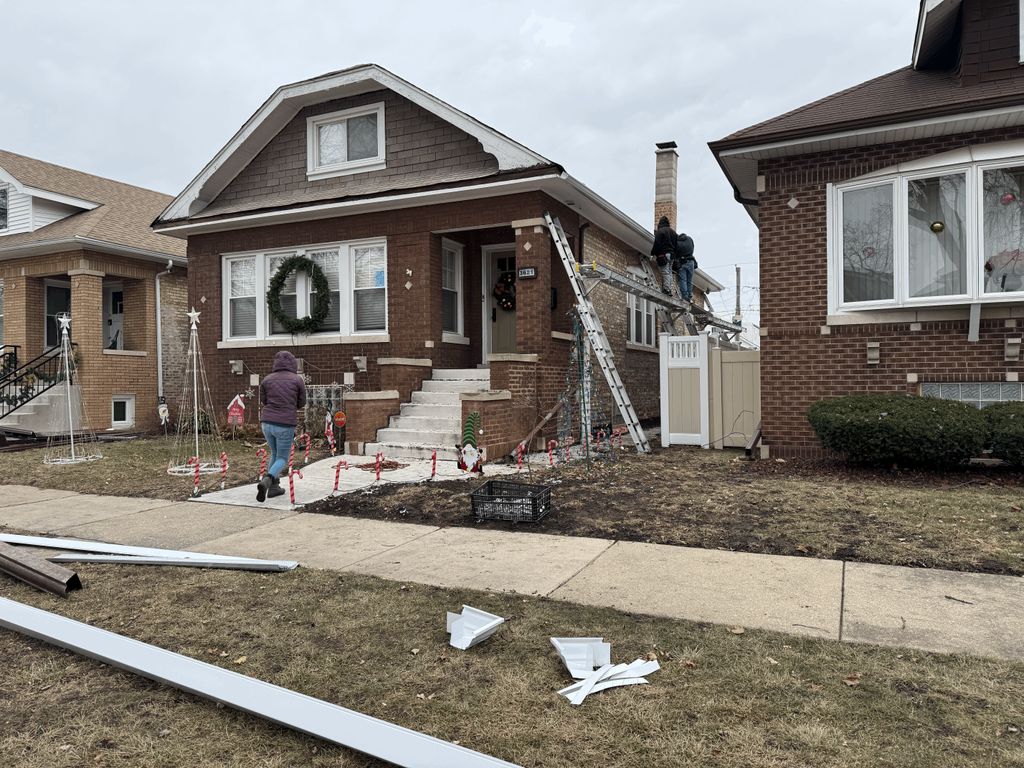 GUTTERS Serving: Oak Park, Berwyn, Chicago, and ne