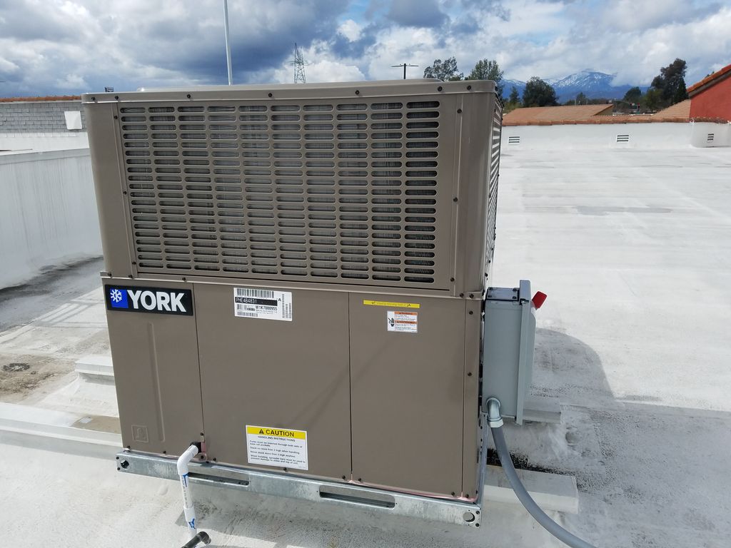 Commercial Roof Top Unit, With ERMS.