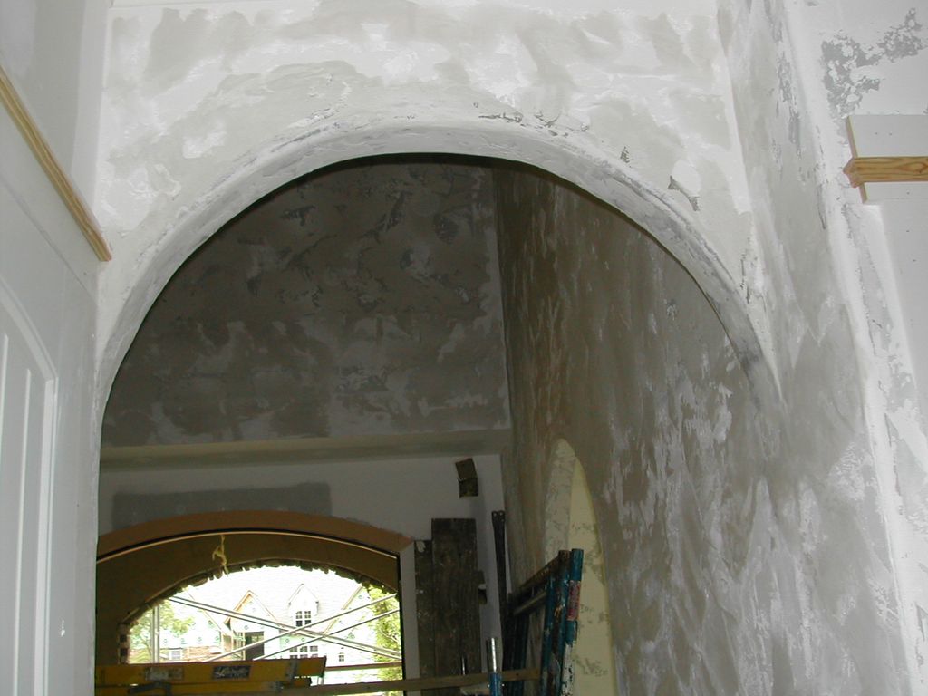 Interior veneer plaster - arches with free hand bu