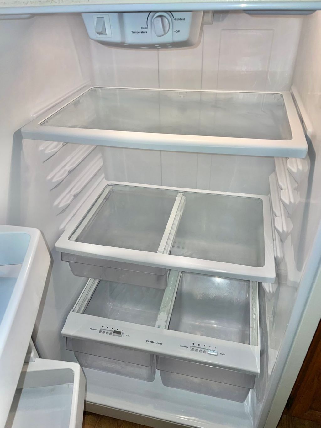 After the cleaning! Isn’t this fridge glistening??