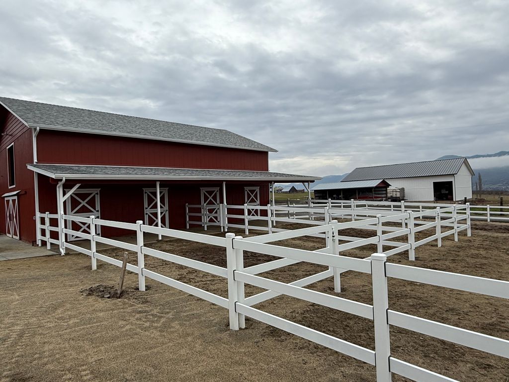 Buckley Board Fence