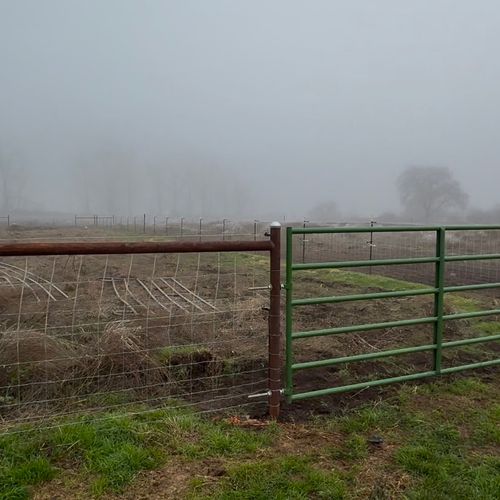 Recycled steel pipe field fence