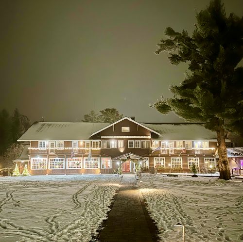 The main lobby at Grand View Lodge in the evening