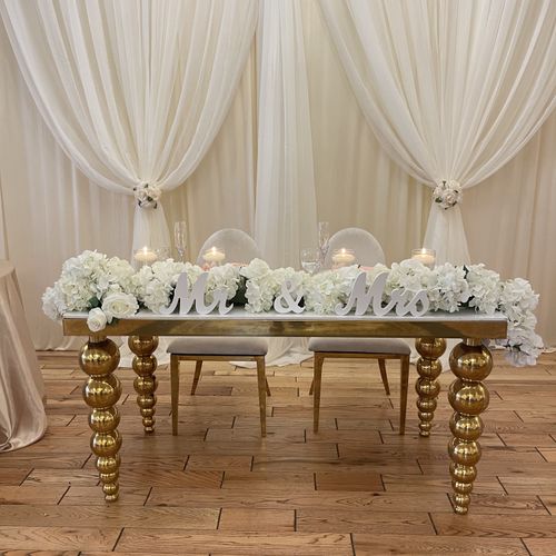 Bride & Groom Sweetheart Table