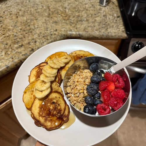 Pancakes with greek yogurt and berries!