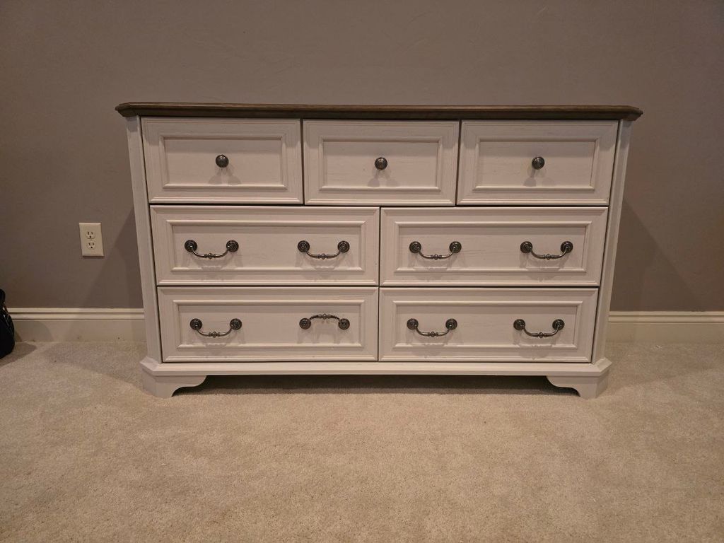 Dresser assembly