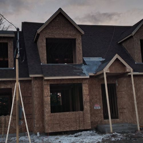 Asphalt shingles on the new construction 