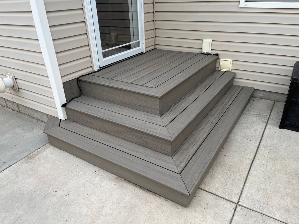 Landing and steps using TimberTech Reserve decking