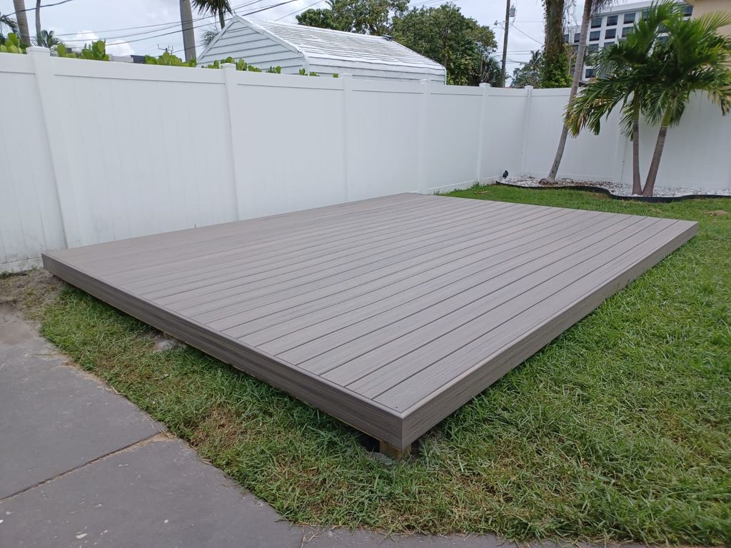 Freestanding deck