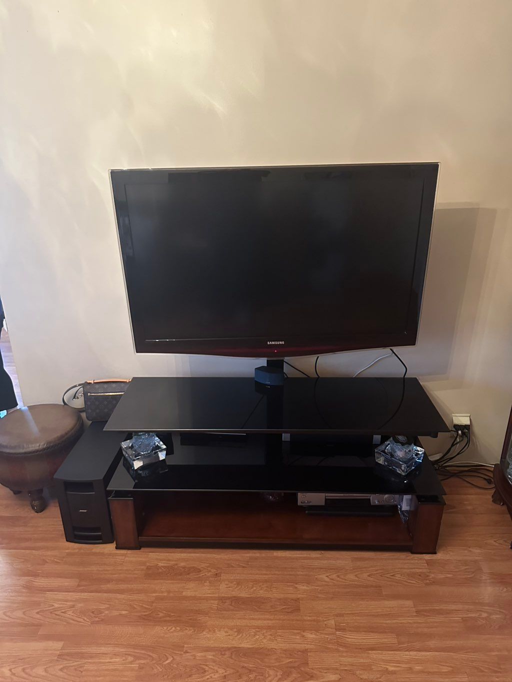 I hung up the TV and assembled a TV stand.