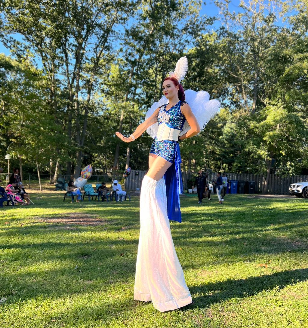 Stilt Walkers 