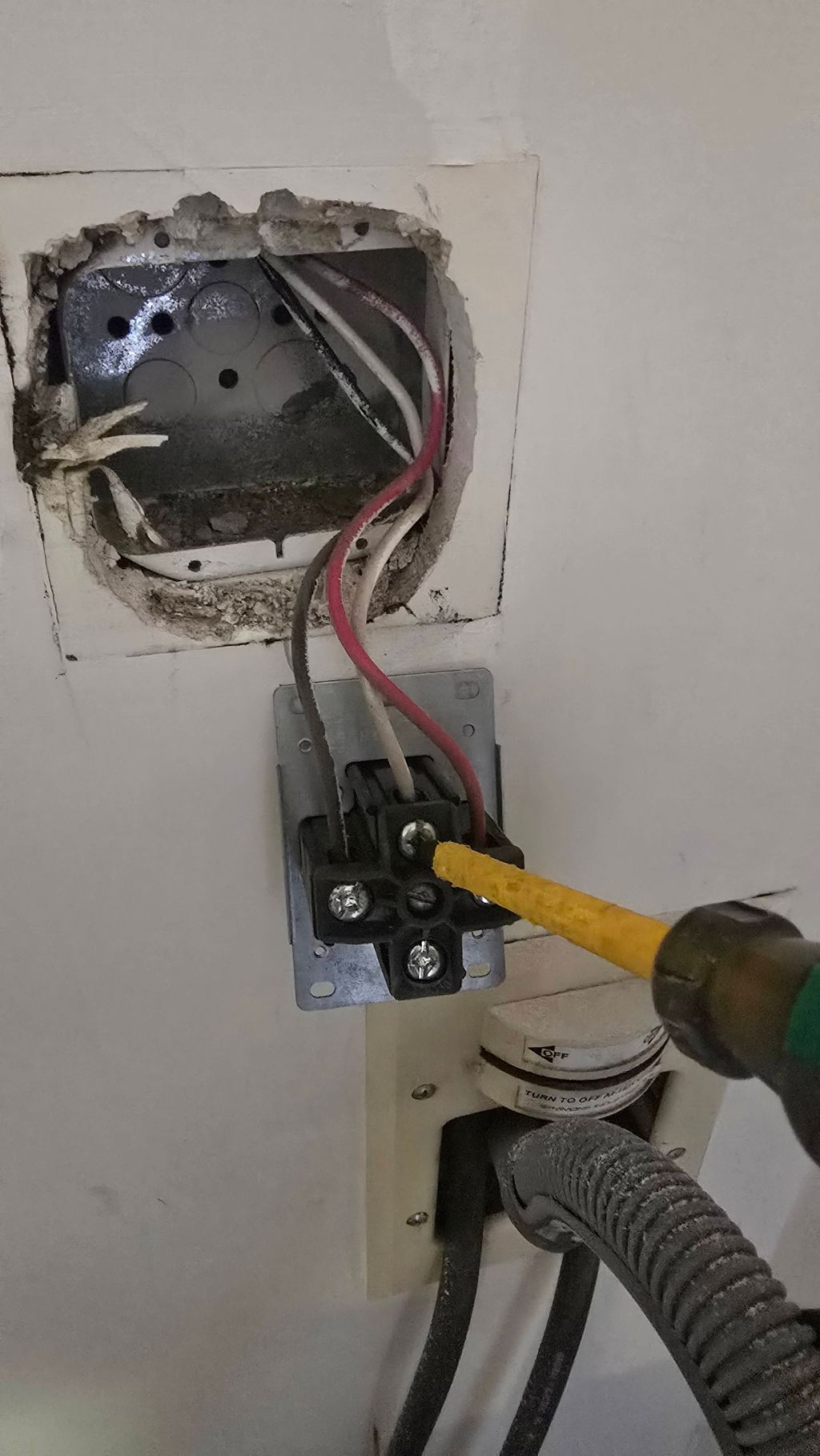 instalation of 220 volt dryer outlet