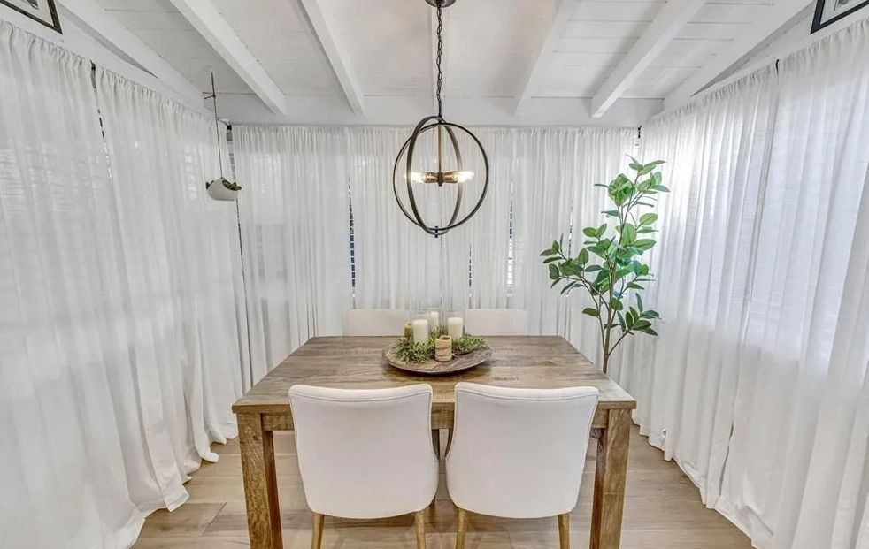 Light, bright and cozy dining room