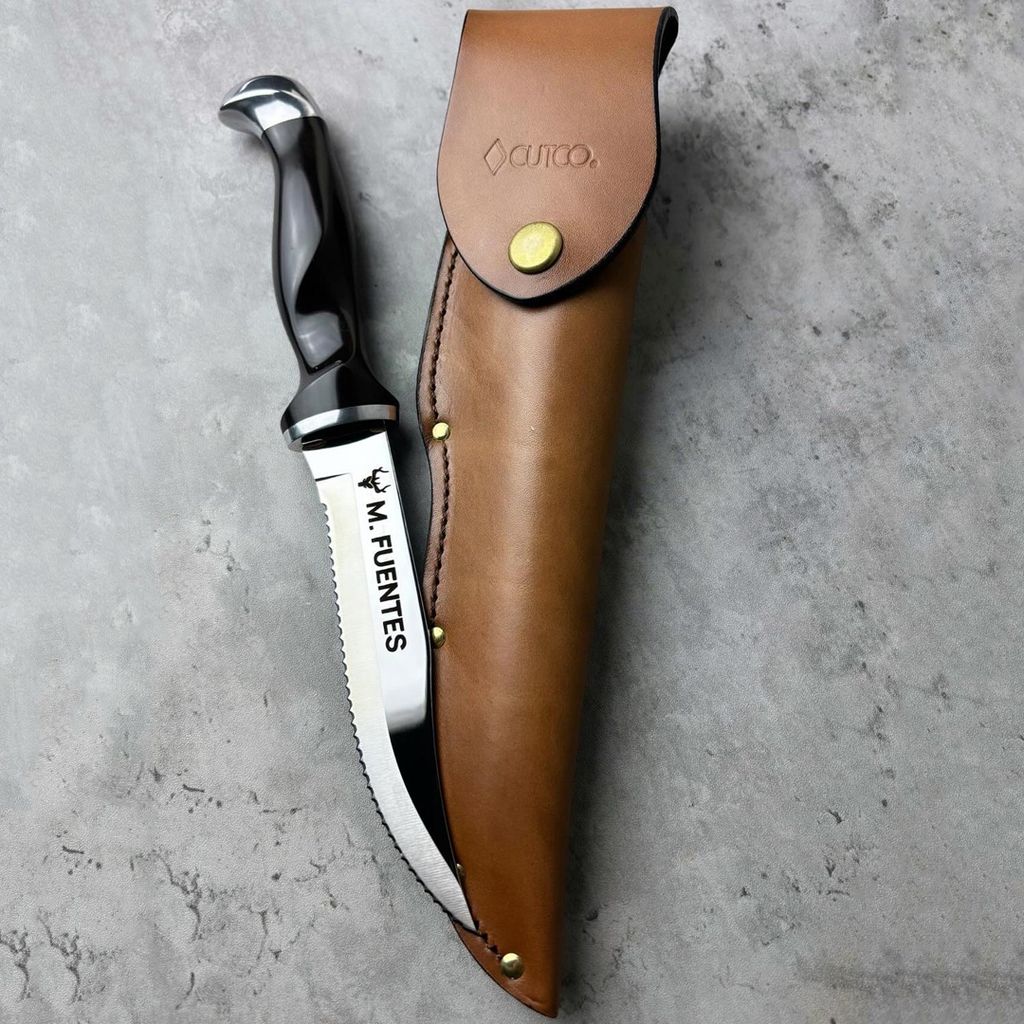 Deep engraving on Hunting Knife