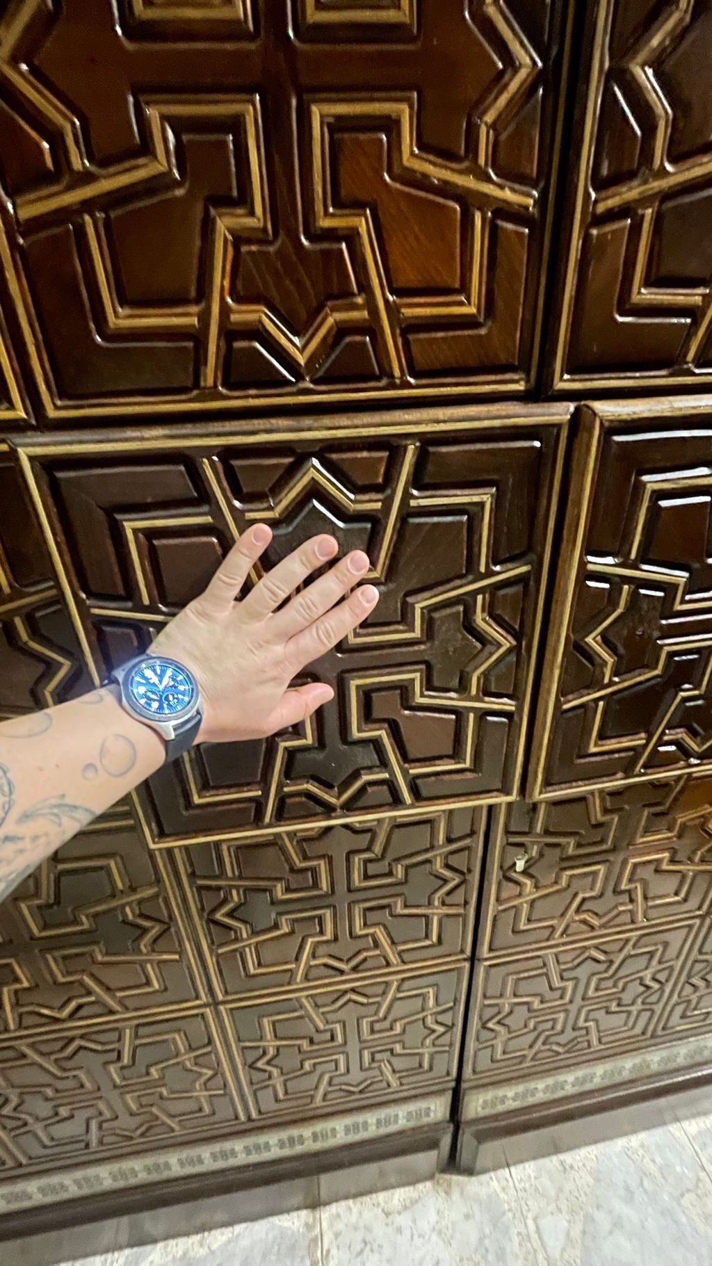 Here is I’m repair the old door 