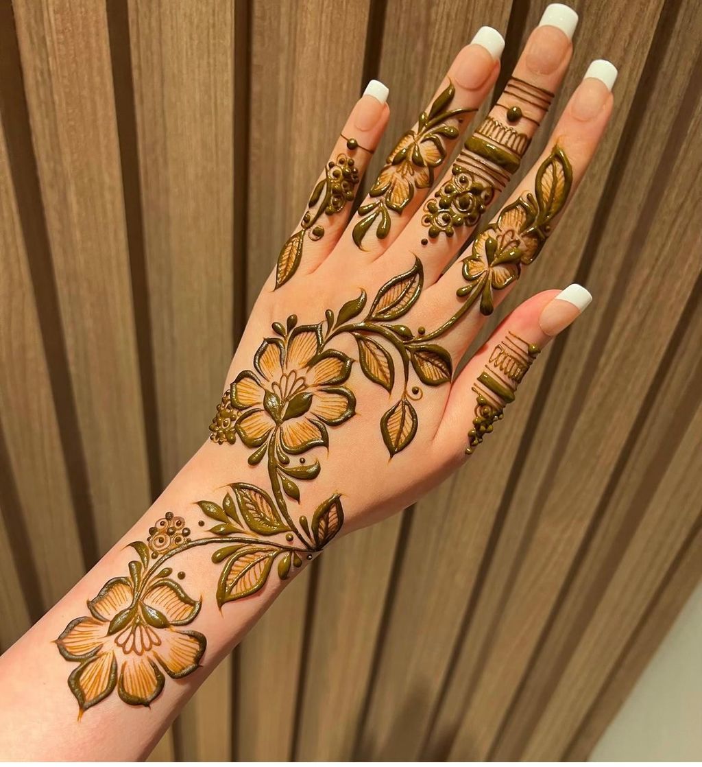 Henna Tattooing