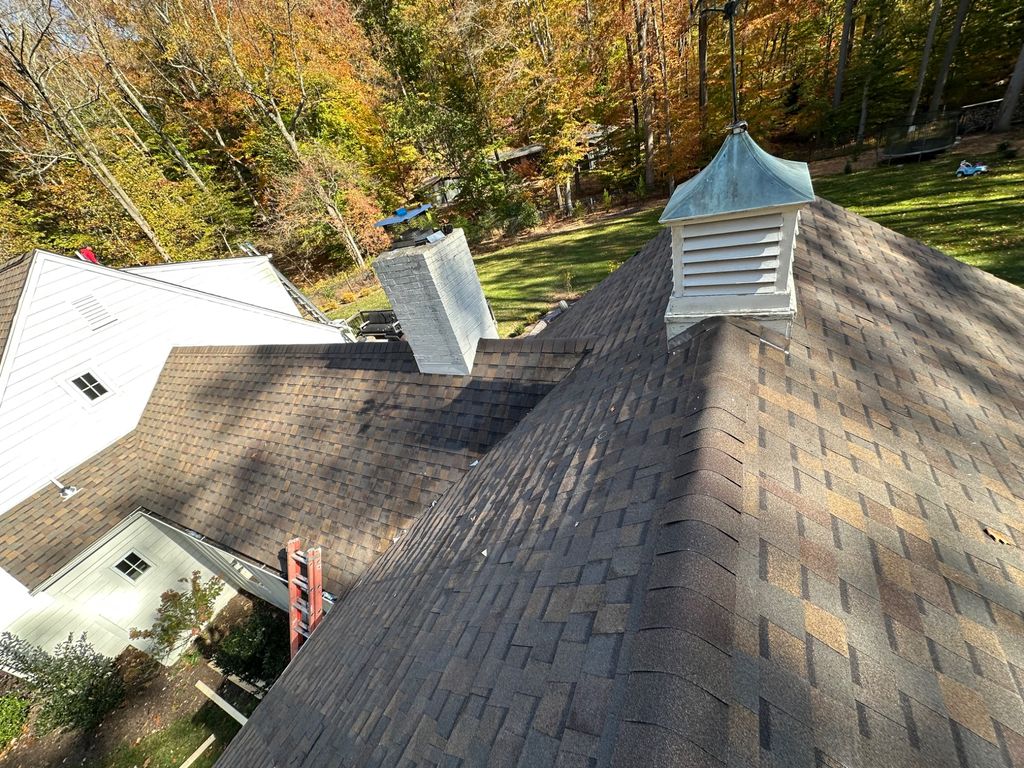 ⭐⭐⭐⭐

I had an amazing experience with EM Roofing 