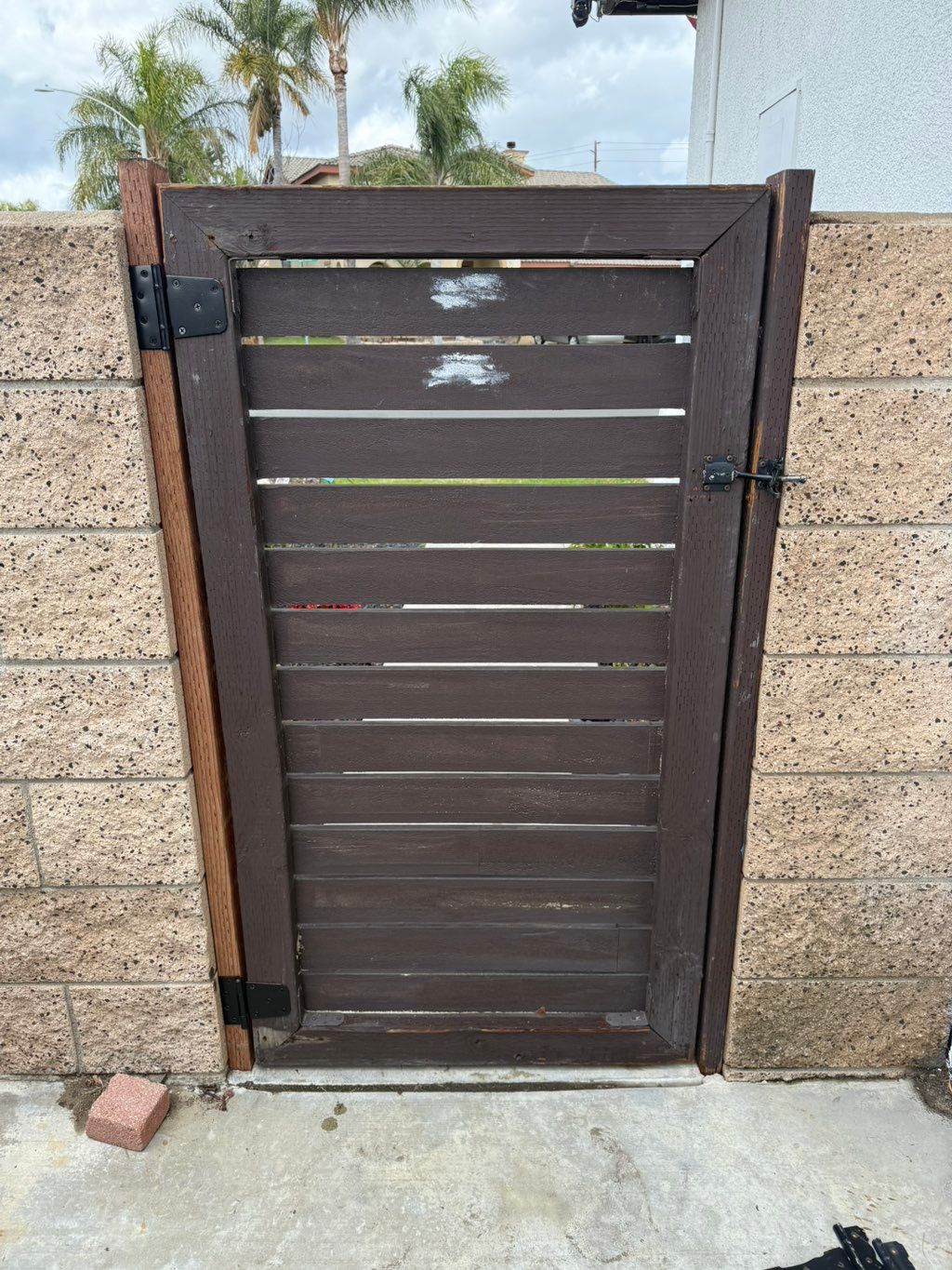 Gate post replacement with new hinges 