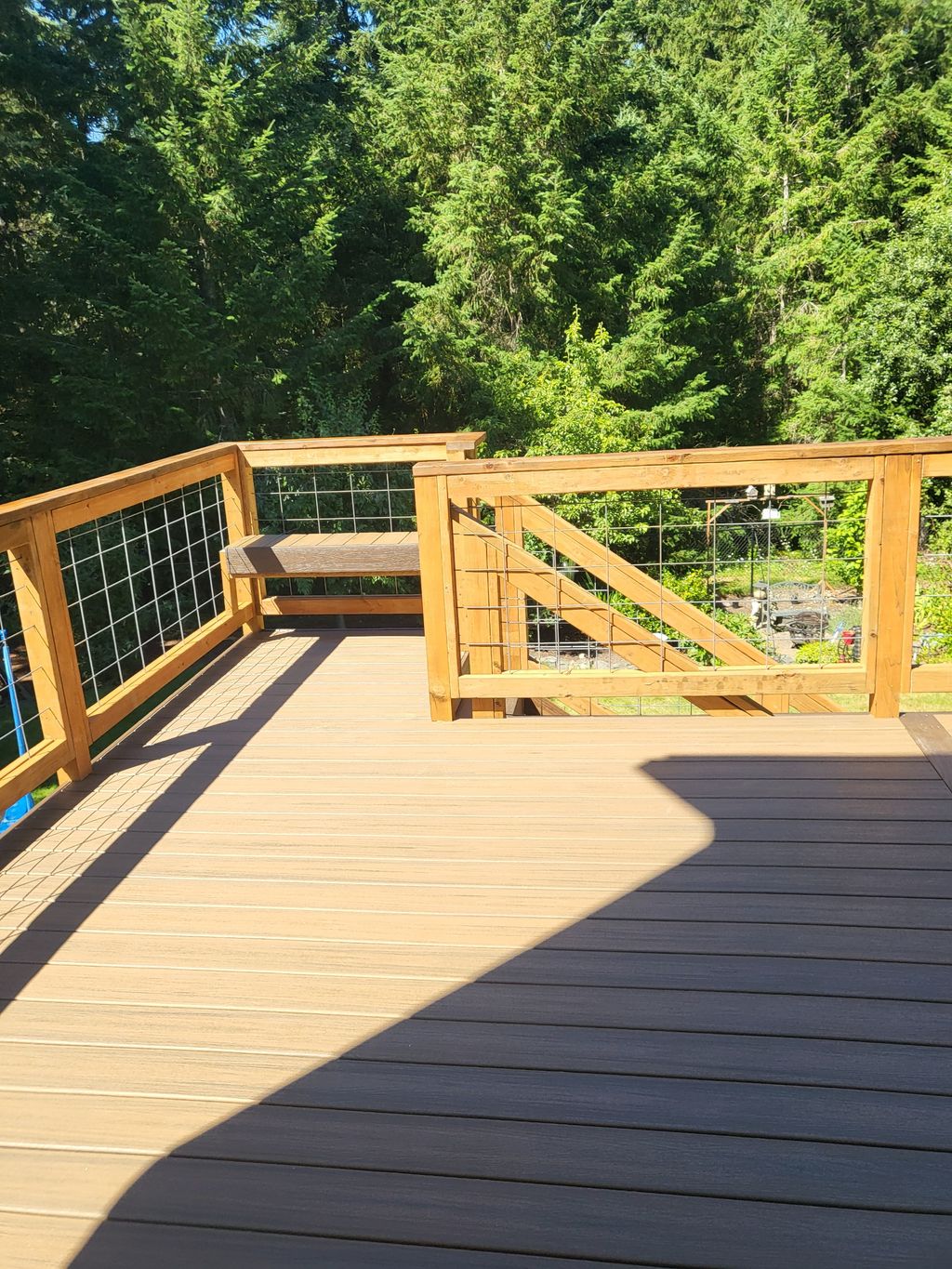 Composite decking with hog panel railing