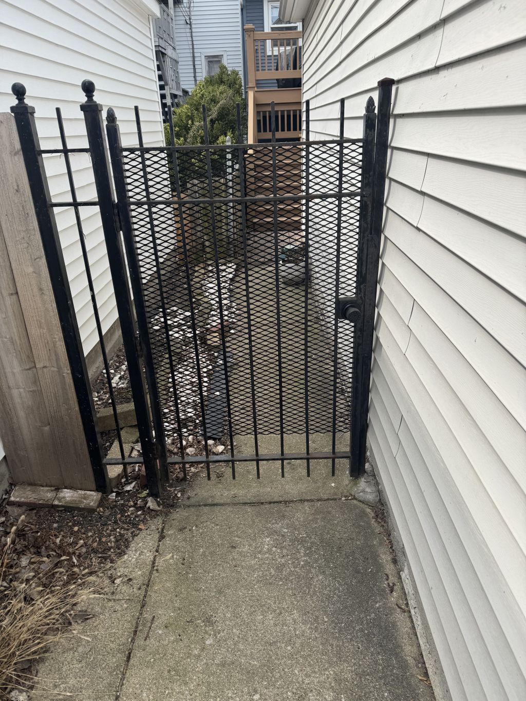 Add mesh to gate