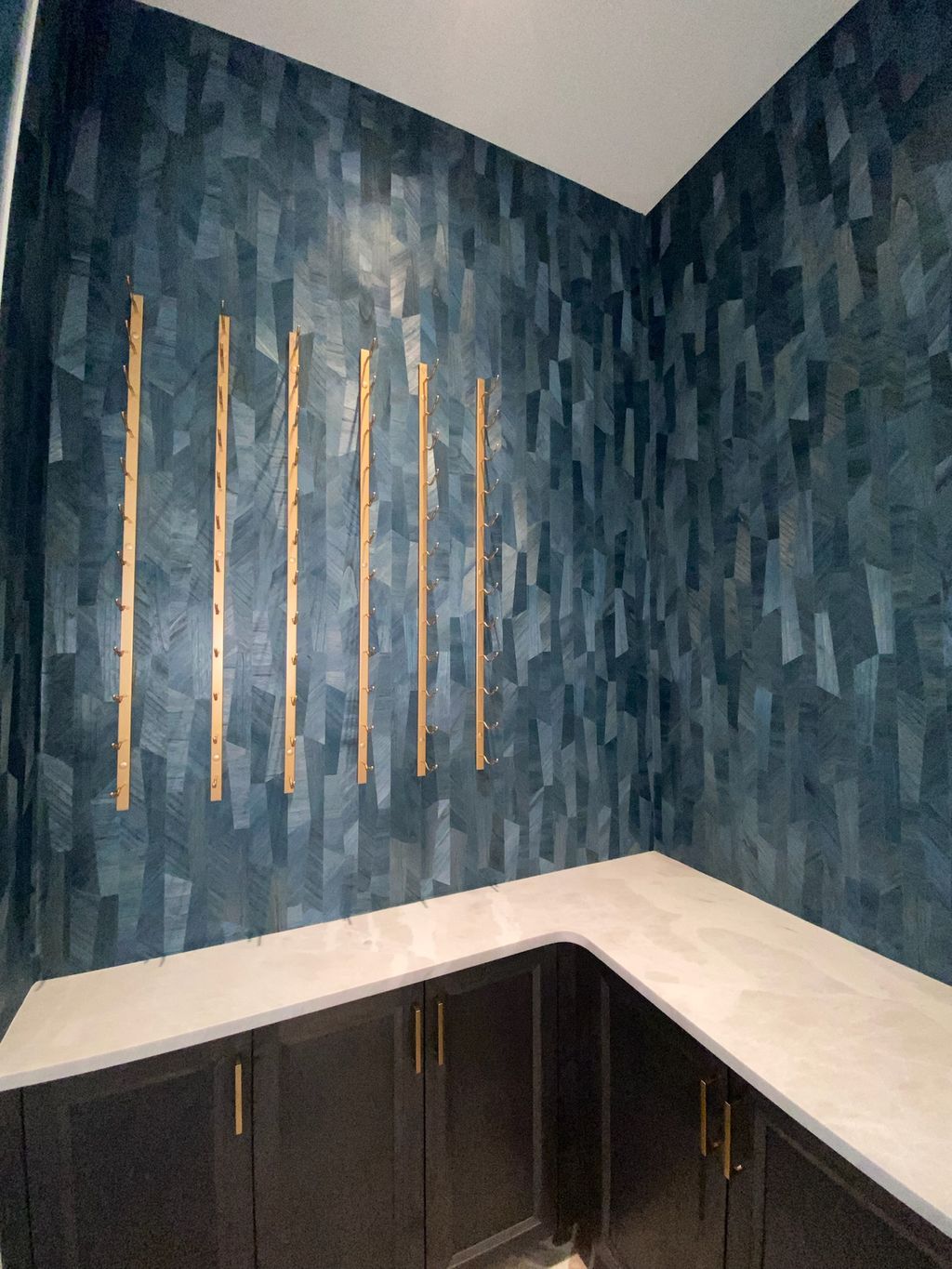 BLUE WOOD WINE ROOM