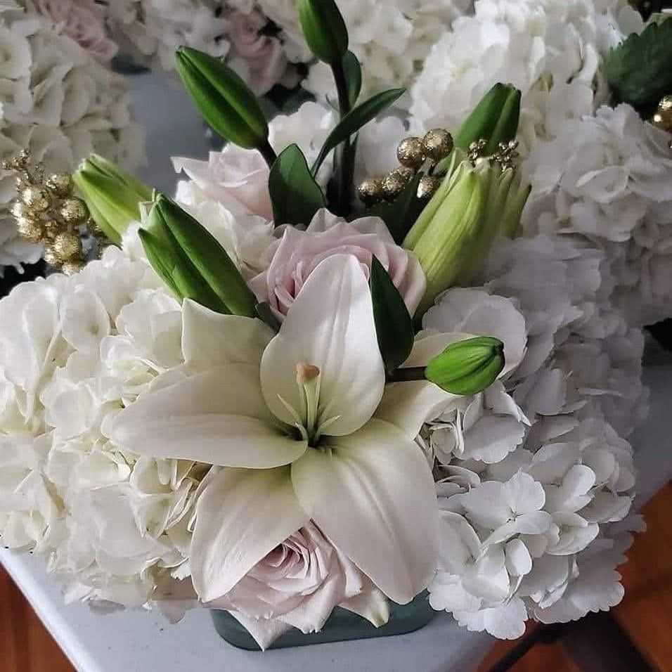 Dama Flowers