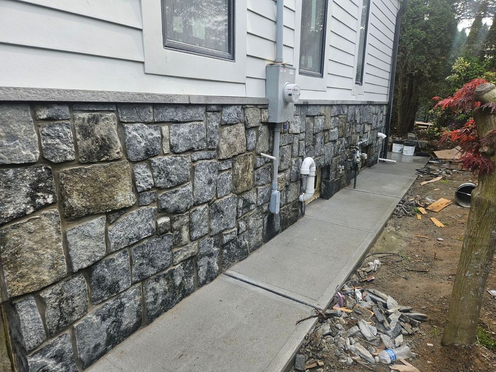 Culture Stone with Hardie Siding Facade - New Cons