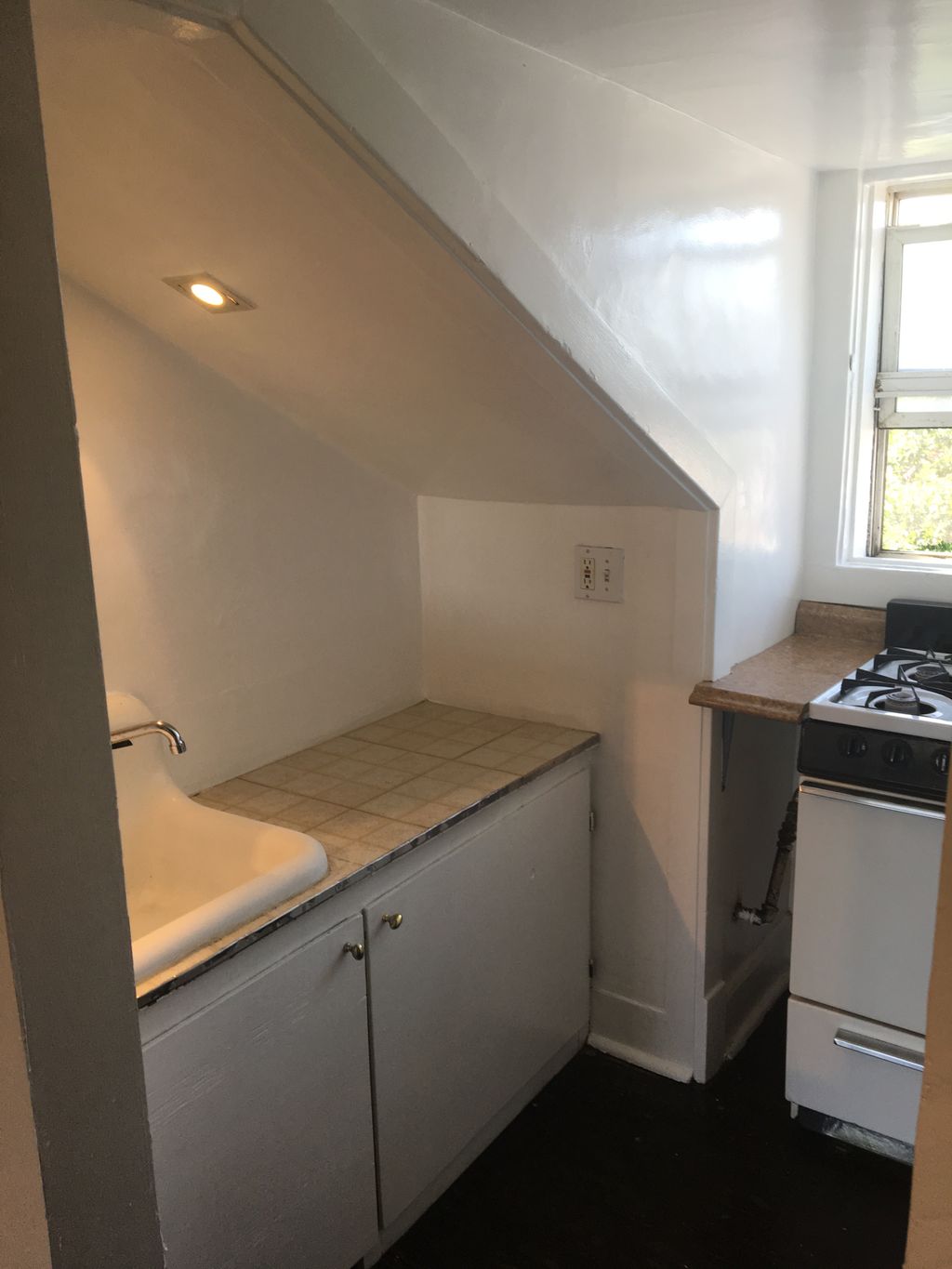 18/27 kitchen sink before