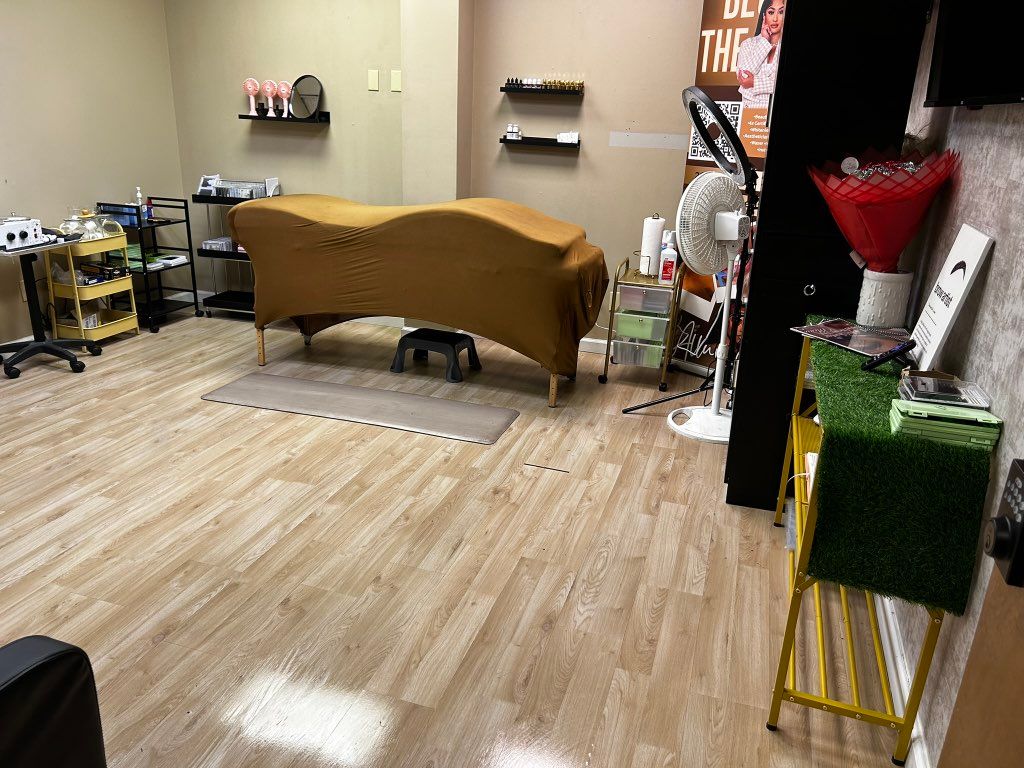 Beauty Spa room , total surface cleaning . 