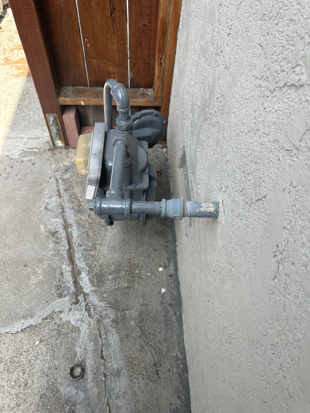 Gas meter automatic shut off valve before