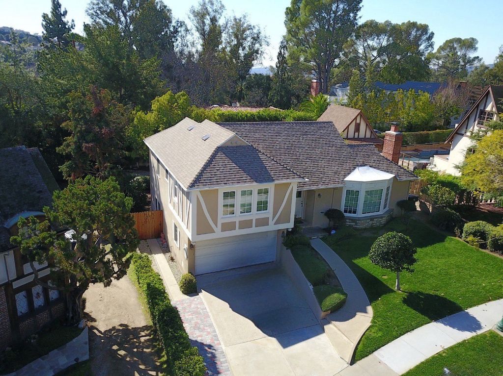 Owens Corning Oakridge Shingles Color Sand Castle 