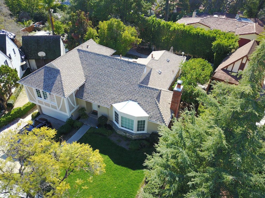 Owens Corning Oakridge Shingles Color Sand Castle 